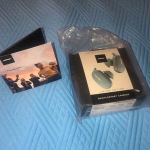 BRAND NEW Bose Noise Cancelling LIMITED EDITION EARBUDS.